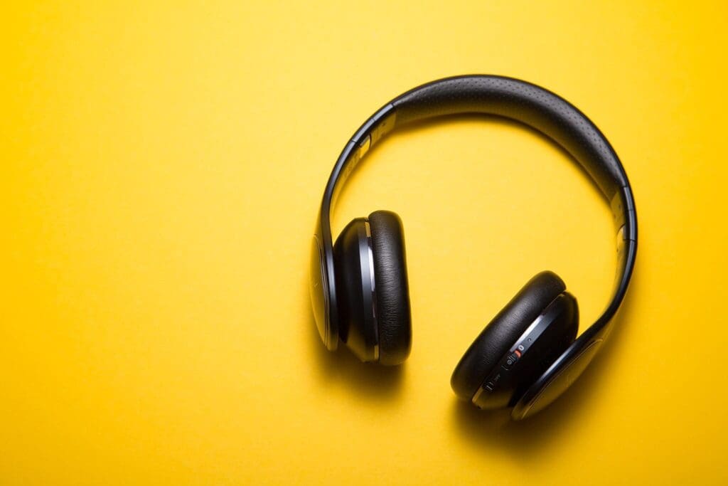 7 Best History Podcasts for History Enthusiasts